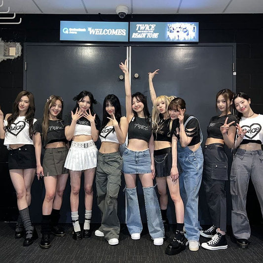 TWICE READY TO BE CROPPEDS/T SHIRTS 100% COTTON